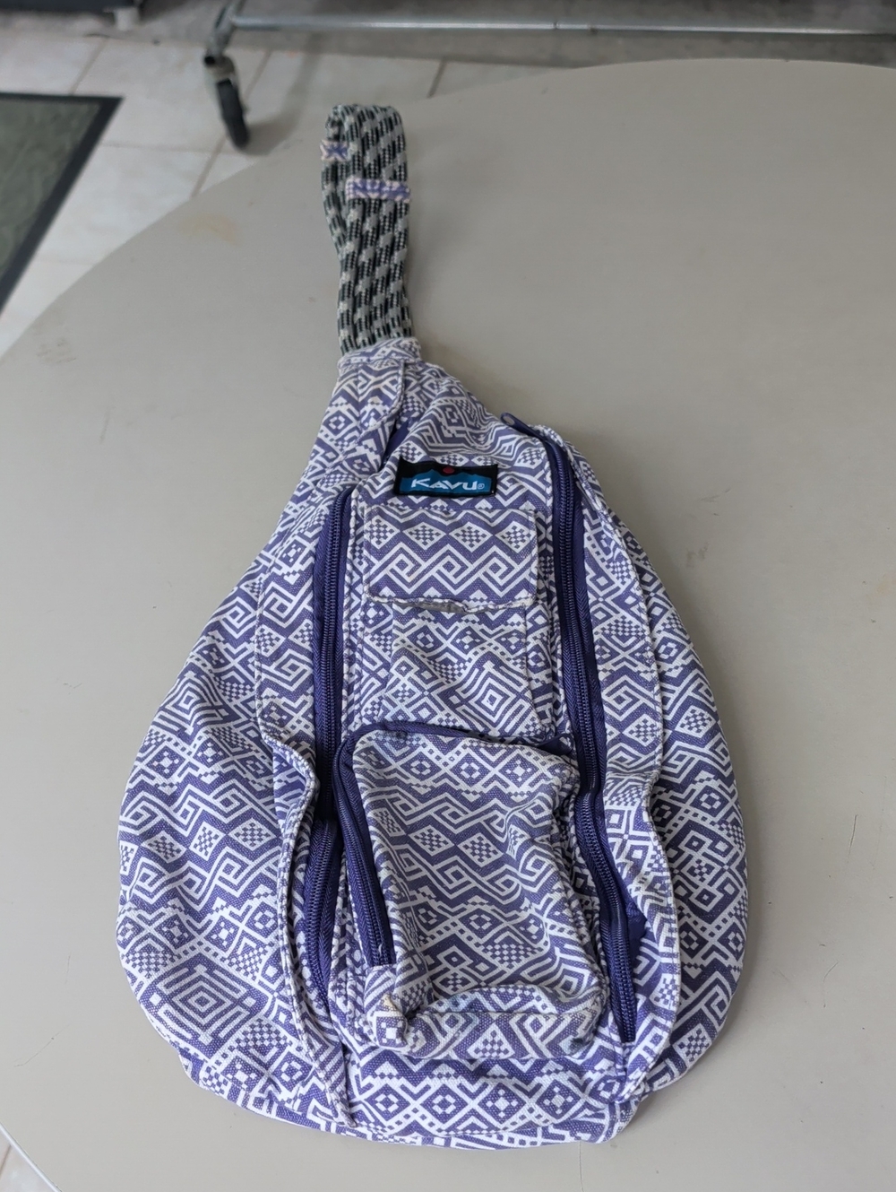 Kavu Lavender White Geometric Sling Crossbody Bag Active Vacation Sturdy Chic